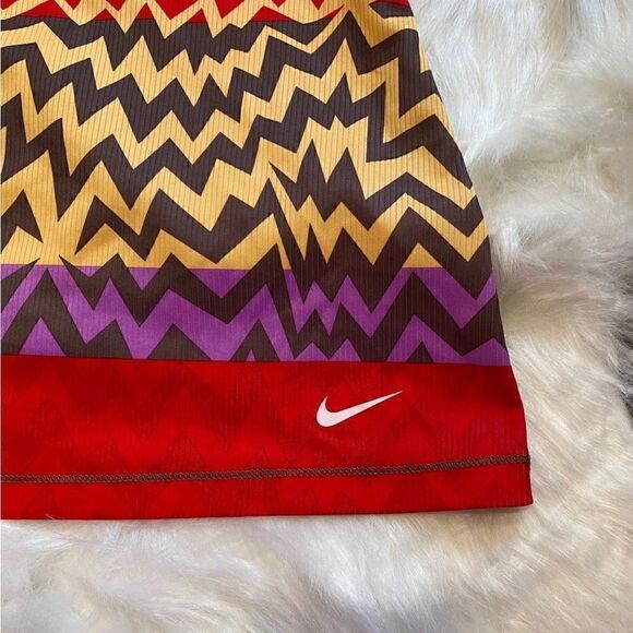 NWOT. Nike Dri-Fit Athletic top. - Picture 2 of 6